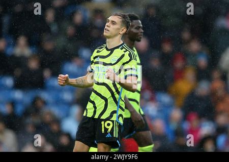 Burnley, Royaume-Uni. 17 février 2024. Leandro Trossard d'Arsenal célèbre après avoir marqué le 4ème but de ses équipes. Premier League match, Burnley contre Arsenal au Turf Moor à Burnley, Lancs le samedi 17 février 2024. Cette image ne peut être utilisée qu'à des fins éditoriales. Usage éditorial exclusif, photo de Chris Stading/Andrew Orchard photographie sportive/Alamy Live News crédit : Andrew Orchard photographie sportive/Alamy Live News Banque D'Images