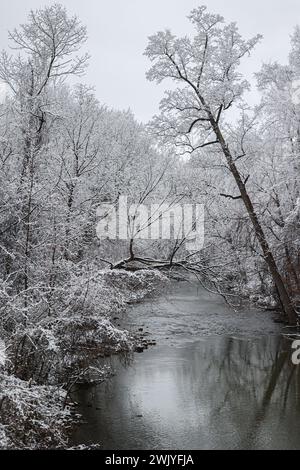 Baltimore, États-Unis. 17 février 2024. 17 février 2024 - Lake Roland, Comté de Baltimore, Maryland, États-Unis. Une chute de neige à la mi-février apporte des vues panoramiques et la faune au lac dans la neige. (Photo de Robyn Stevens Brody/Sipa USA) crédit : Sipa USA/Alamy Live News Banque D'Images