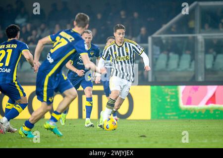 Vérone, Italie. 17 février 2024. Kenan Yildiz de la Juventus en action lors du Hellas Verona FC vs Juventus FC, match de football italien Serie A à Vérone, Italie, 17 février 2024 crédit : Agence photo indépendante/Alamy Live News Banque D'Images