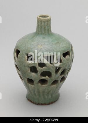 Vase (nom usuel). Grès, céladon, décoration ajourée. Musée Cernuschi, Musée asiatique de l'Asie dans la ville de Paris. Banque D'Images