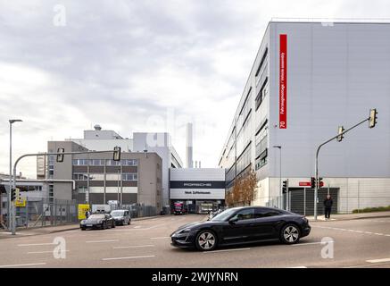 Produktionshalle von Porsche, Stuttgart-Zuffenhausen. // 16.02.2024 : Stuttgart, Bade-Württemberg, Allemagne, Europe *** Porsche production Hall, Stuttgart Zuffenhausen 16 02 2024 Stuttgart, Bade-Württemberg, Allemagne, Europe Banque D'Images