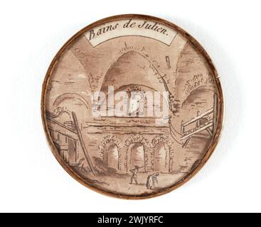 Anonyme, 1785. Papier grave (rehaussé de gouache?), métal (alliage de cuivre), verre. Palais Galliera, musée de la mode de la ville de Paris. Banque D'Images