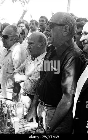 Lorenzo Miguel, leader syndical argentin (à gauche), Vicente Solano Lima (au centre gauche) et Héctor José Cámpora (au centre droit), lors de la proclamation du ticket Cámpora-Solano Lima pour les prochaines élections législatives, San Antonio de Areco, le 22 janvier 1973. Banque D'Images