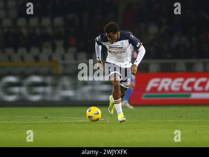 Turin, Italie. 16 février 2024. Patrick Dorgu de US Lecce lors de l'Italia Serie A, match de football entre Torino FC et US Lecce le 16 février 2024 au Stadio Olimpico Grande Torino, Turin Italie. Photo Nderim Kaceli crédit : Agence photo indépendante/Alamy Live News Banque D'Images