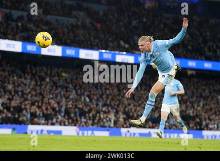 Erling Haaland de Manchester City tente un tir au but lors du match de premier League à l'Etihad Stadium de Manchester. Date de la photo : samedi 17 février 2024. Banque D'Images