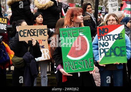 Le 17 février 2024, des manifestations ont eu lieu dans le monde entier pour réclamer un cessez-le-feu à Gaza Banque D'Images