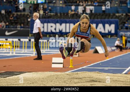 Utilita Arena, Birmingham, Royaume-Uni. 17 février 2024. 2023 Microplus UK Athletics Indoor Championships jour 1 ; Molly Palmer de Thames Valley Harriers en action dans le saut en longueur où elle a terminé troisième crédit : action plus Sports / Alamy Live News Banque D'Images