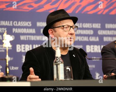 Berlin, Allemagne, le 17 février 2024, l'acteur Zbigniew Zamachowski à la conférence de presse du film Treasure au 74ème Festival International du film de la Berlinale. Crédit photo : Doreen Kennedy / Alamy Live News. Banque D'Images