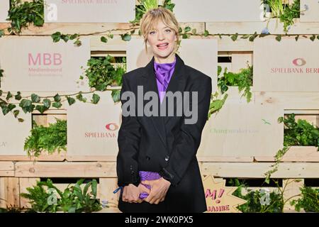 Berlin, Allemagne. 17 février 2024. Heike Makatsch vient au MMB Party (Medienboard Berlin-Brandenburg) à Holzmarkt lors de la 74ème Berlinale. Crédit : Annette Riedl/dpa/Alamy Live News Banque D'Images