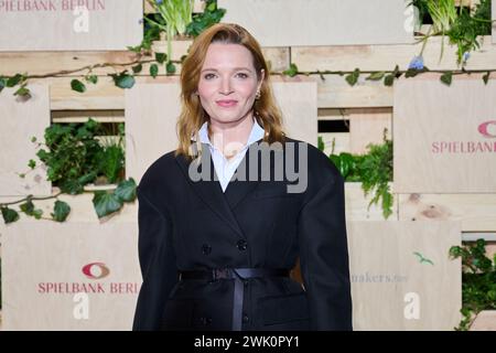 Berlin, Allemagne. 17 février 2024. Karoline Herfurth vient au MMB Party (Medienboard Berlin-Brandenburg) à Holzmarkt lors de la 74ème Berlinale. Crédit : Annette Riedl/dpa/Alamy Live News Banque D'Images