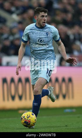 Ryan Christie de Bournemouth lors du match de premier League entre Newcastle United et Bournemouth au parfait James's Park, Newcastle le samedi 17 février 2024. (Photo : Michael Driver | mi News) crédit : MI News & Sport /Alamy Live News Banque D'Images