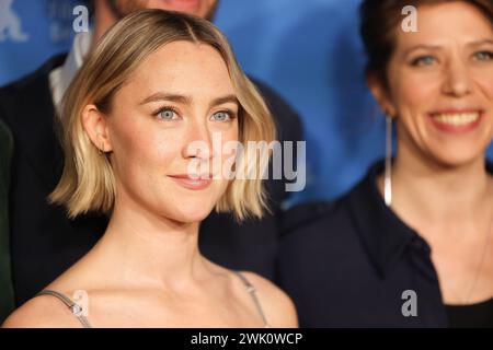 Berlin, Allemagne. 17 février 2024. Saoirse Ronan assiste à la première du film 'The Outrun'. Le 74ème Festival International du film de Berlin aura lieu du 15 au 25 février 2024. Crédit : Gerald Matzka/dpa/Alamy Live News Banque D'Images