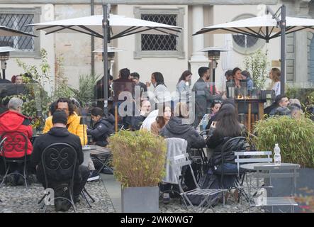 Bergame, Italie. 17 février 2024. Bergame a beaucoup de monde dans les rues du village médiéval et Piazza della Citadella dans sa beauté après la restauration récente ce week-end à la fin du mois de février. Crédit : Agence photo indépendante/Alamy Live News Banque D'Images