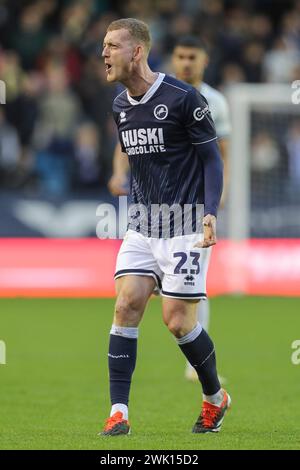 Londres, Royaume-Uni. 17 février 2024. Le milieu de terrain de Millwall George Saville (23 ans) réagit lors du match du Millwall FC v Sheffield mercredi FC Sky Bet EFL Championship à The Den, Londres, Angleterre, Royaume-Uni le 17 février 2024 Credit : Every second Media/Alamy Live News Banque D'Images