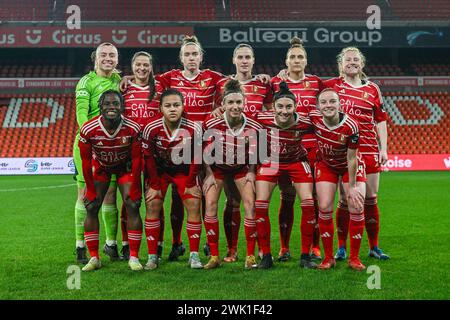 Team Standard ( gardienne de but Hillary Damman (1) de Standard, Constance Brackman (20) de Standard, Claire O'Riordan (11) de Standard, Lea Cordier (34) de Standard, Maud Coutereels (17) de Standard, Amber Barrett (9) de Standard et Welma Fon (22) de Standard, Mariam Abdulai Toloba (7) de Standard, Justine Blave (8) de Standard, Noemie Gelders (10) de Standard, Zoe Van Eynde (14) de Standard ) photographiées avant un match de football féminin entre Standard Femina de Liege et Oud-Heverlee Leuven dames le 17e jour de la saison 2023 - 2024 dans la Super League belge des femmes du loto, sur Satu Banque D'Images