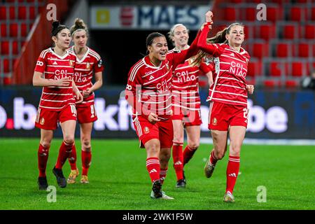 Liège, Belgique. 17 février 2024. Shari Van belle (26) de Standard scores 3-0 et Standard peuvent célébrer lors d'un match de football féminin entre Standard Femina de Liege et Oud-Heverlee Leuven dames le 17ème jour de la saison 2023 - 2024 dans la Ligue belge Lotto Womens Super League, le samedi 17 février 2024 à Liège, BELGIQUE . Crédit : Sportpix/Alamy Live News Banque D'Images