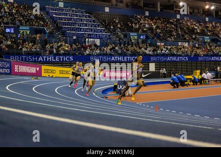 Birmingham, 17 février 2024, 400m Women Heats at the Utility Arena Birmingham, Credit : Aaron Badkin/Alamy Live News Banque D'Images
