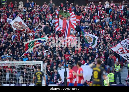 Madrid, Espagne. 17 février 2024. Supporters de l'Atletico de Madrid vus lors du match de football LaLiga EA Sports entre l'Atletico de Madrid et l'UD Las Palmas au stade Civitas Metropolitano. Score final : Atletico de Madrid 5-0 UD Las Palmas. Crédit : SOPA images Limited/Alamy Live News Banque D'Images