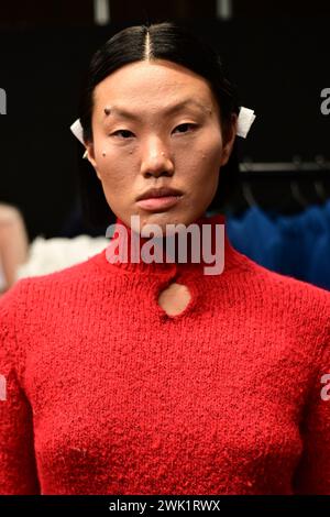 Londres, Royaume-Uni. 17 février 2024. Cheng Yeeyan est un mannequin de Hong Kong, Chine dans les coulisses : Ukrainian Fashion week présente Tamar Keburia, J'amemme et Gasanova au Old Selfridges Hotel, Londres, Royaume-Uni. Crédit : Voir Li/Picture Capital/Alamy Live News Banque D'Images