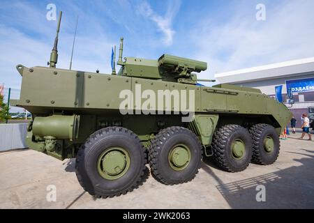 RÉGION DE MOSCOU, RUSSIE - 19 AOÛT 2022 : K-17 'Boomerang' véhicule de combat d'infanterie sur le forum militaire international 'Army-2022', Patriot Park Banque D'Images