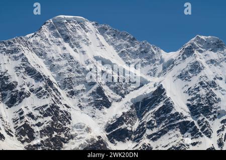 Glacier 'sept' entre les sommets de Donguz-Orun et Nakra-tau par une journée ensoleillée. Caucase du Nord, Kabardino-Balkarie. Russie Banque D'Images