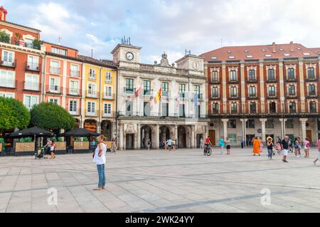 Burgos, Espagne - 22 août 2023 : Hôtel de ville de Burgos sur la Plaza Mayor. Banque D'Images