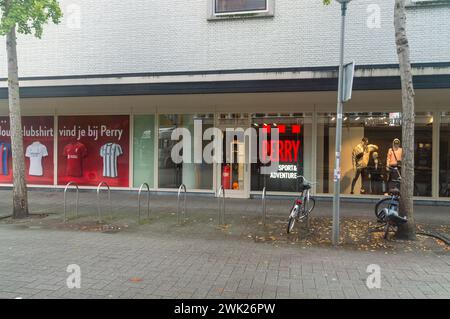 Rotterdam, Nederland - 22 octobre 2023 : magasin de sport et d'aventure Perry. Banque D'Images