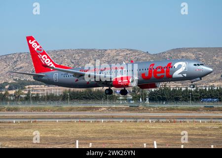 Jet2 Airline Boeing 737 atterrissant à l'aéroport d'Alicante Banque D'Images