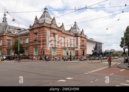 Bâtiment du musée municipal sur la place du musée à Amsterdam. Banque D'Images