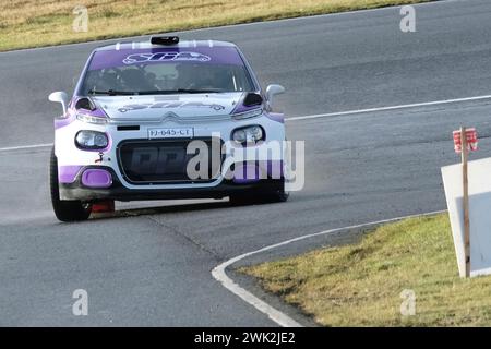 Dunfermline, Royaume-Uni. 18 février 2024. Les concurrents participent à l'événement de rallye en un seul lieu, organisé par le Border Ecosse car Club au Knockhill Racing circuit, Dunfermline, Fife. The Grant construction, rallye tarmac avec des équipages s'attaquant à 40 miles d'étape sur 8 étapes avec plusieurs voitures sur les étapes en même temps. Voiture/conducteur/navigateur, véhicule, classe Peter Stewart, Kerrie MacGillivray, Citroen C3 Rally 2, classe 5 ( crédit : Rob Gray/Alamy Live News Banque D'Images