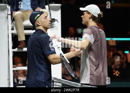 Rotterdam, pays-Bas. 18 février 2024. Jannik Sinner d'Italie et Tallon Griekspoor de Nederland 1/2 finale lors de l'ABN Amro Open 2024, ATP 500 tournoi de tennis le 17 février 2024 à Rotterdam, pays-Bas. Photo de Laurent Lairys/ABACAPRESS.COM crédit : Abaca Press/Alamy Live News Banque D'Images