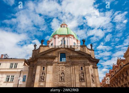 Prog Église François d'assise à Prague ol Town, un magnifique bâtiment baroque érigé en 1685 Banque D'Images