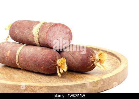 Saucisse de bacon séché, préparée selon une recette traditionnelle maison Banque D'Images