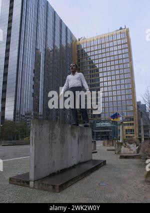 Berlin, Allemagne - 14 janvier 2024 : le mur de Berlin reste à Zimmerstrasse dans le quartier de Kreuzberg. Jour d'hiver nuageux. Mise au point sélective Banque D'Images