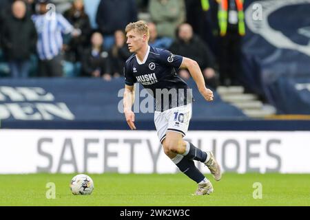 Londres, Royaume-Uni. 17 février 2024. L'attaquant de Millwall Zian Flemming (10 ans) en action lors du Millwall FC v Sheffield mercredi FC Sky Bet EFL Championship match à The Den, Londres, Angleterre, Royaume-Uni le 17 février 2024 crédit : Every second Media/Alamy Live News Banque D'Images