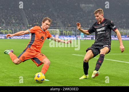 Milan, Italie. 16 février 2024. Nicolo Barella (23 ans) de l'Inter et Toma Basic (26 ans) de Salernitana vus lors du match de Serie A entre Inter et Salernitana à Giuseppe Meazza à Milan. (Crédit photo : Gonzales photo - Tommaso Fimiano). Banque D'Images