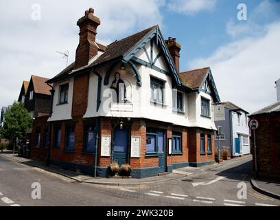 Vue Whitstable, vieille ville, charmantes boutiques, cafés dans des bâtiments traditionnels. Kent, Angleterre. Banque D'Images