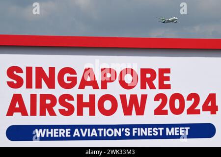 Singapour. 18 février 2024. Un avion de passagers chinois C919 effectue un vol de répétition pour préparer le prochain salon aéronautique de Singapour à Singapour, le 18 février 2024. Credit : puis Chih Wey/Xinhua/Alamy Live News Banque D'Images