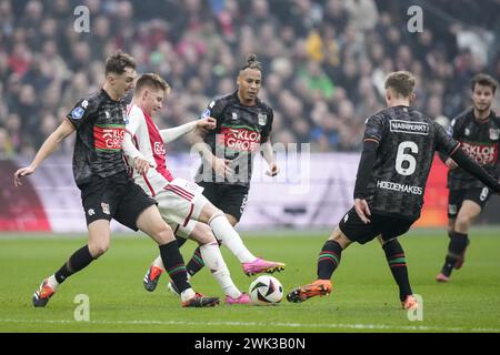 Amsterdam, pays-Bas. 18 février 2024. AMSTERDAM, 18-02-2024, JohanCruyff Stadium, saison de football néerlandaise Eredivisie 2023/2024. Match entre Ajax et NEC. /lr joueur NEC Youri Baas, joueur Ajax Kristian Hlynsson crédit : Pro Shots/Alamy Live News Banque D'Images