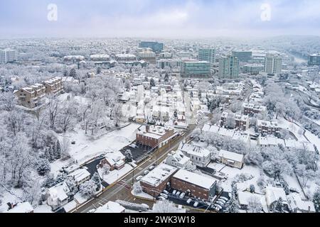 Vue aérienne de Conshohocken Pennsylvanie pendant l'hiver avec de la neige sur le sol. Banque D'Images