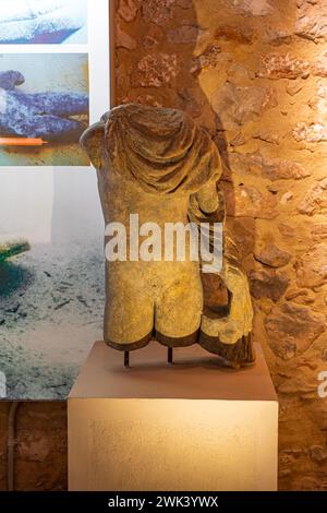 Intérieur du Musée archéologique de Pylos dans la région de Niokastro, Château de Pylos. Les expositions remontent à une période allant de la période préhistorique Banque D'Images