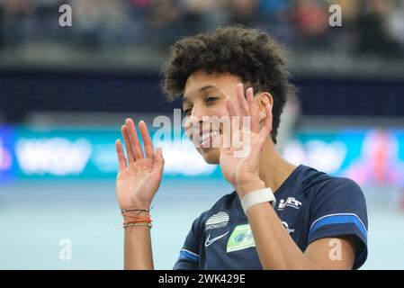 18 février 2024, Saxe, Leipzig : Athlétisme/salle : Championnats d'Allemagne, saut en longueur, femmes. Malaika Mihambo. La championne olympique et double championne du monde en plein air, qui a été blessée pendant longtemps l’année dernière, a gagné avec 6,93 mètres et a remporté son septième titre national en salle d’affilée. Photo : Sebastian Willnow/dpa Banque D'Images