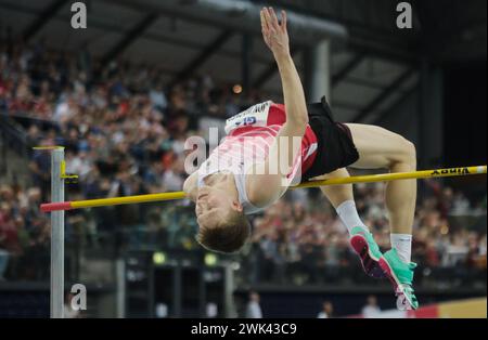 18 février 2024, Saxe, Leipzig : Athlétisme/salle : Championnats d'Allemagne, High Jump Men. Jonas Wagner. Photo : Sebastian Willnow/dpa Banque D'Images