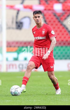 Enschede, pays-Bas. 18 février 2024. ENSCHEDE, PAYS-BAS - 18 FÉVRIER : Mees Hilgers du FC Twente lors du match néerlandais Eredivisie entre le FC Twente et le FC Utrecht à de Grolsch Veste le 18 février 2024 à Enschede, pays-Bas. (Photo de Peter Lous/Orange Pictures) crédit : Orange pics BV/Alamy Live News Banque D'Images