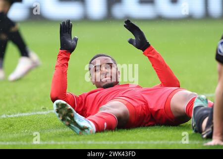 Enschede, pays-Bas. 18 février 2024. ENSCHEDE, PAYS-BAS - 18 FÉVRIER : Myron Boadu du FV Twente a été déçu lors du match Néerlandais Eredivisie entre le FC Twente et le FC Utrecht à de Grolsch Veste le 18 février 2024 à Enschede, pays-Bas. (Photo de Peter Lous/Orange Pictures) crédit : Orange pics BV/Alamy Live News Banque D'Images