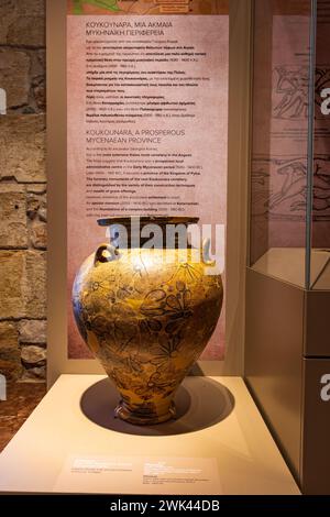 Intérieur du Musée archéologique de Pylos dans la région de Niokastro, Château de Pylos. Les expositions remontent à une période allant de la période préhistorique Banque D'Images