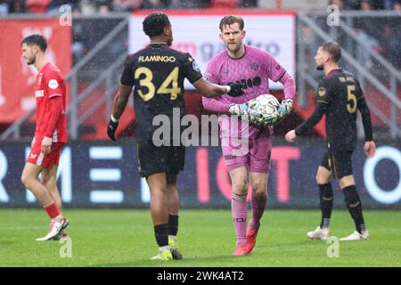 Enschede, pays-Bas. 18 février 2024. ENSCHEDE, PAYS-BAS - 18 FÉVRIER : le gardien de but Mattijs Branderhorst du FC Utrecht lors du match néerlandais Eredivisie entre le FC Twente et le FC Utrecht à de Grolsch Veste le 18 février 2024 à Enschede, pays-Bas. (Photo de Peter Lous/Orange Pictures) crédit : Orange pics BV/Alamy Live News Banque D'Images