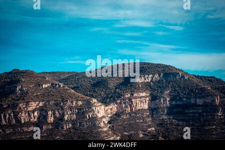 Parc du matin dans la catégorie des montagnes. Photo Sant Miquel del FAI. Incroyable image artistique de la pureté de la nature. Scène idyllique en Catalogne. Haute qualité p Banque D'Images