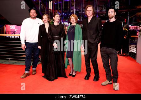 Ronald Zehrfeld, Saskia Rosendahl, Anna Bederke, Corinna Harfouch, Lars Eidinger und Robert Gwisdek BEI der Premiere des Kinofilms Sterben / Dying auf der Berlinale 2024 / 74. Internationale Filmfestspiele Berlin im Berlinale Palast. Berlin, 18.02.2024 *** Ronald Zehrfeld, Saskia Rosendahl, Anna Bederke, Corinna Harfouch, Lars Eidinger et Robert Gwisdek lors de la première du long métrage Sterben Dying au Berlinale 2024 74 Berlin International film Festival au Berlinale Palast Berlin, 18 02 2024 Foto:xD.xBedrosianx/xFuturexImagex sterben prem 4217 Banque D'Images