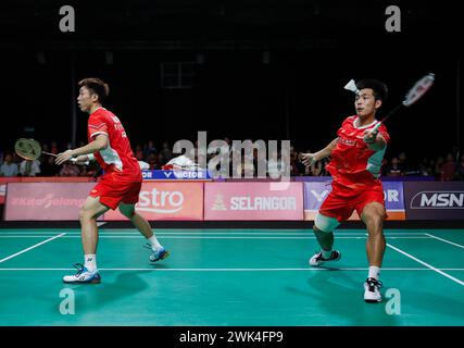 Kuala Lumpur, Malaisie. 18 février 2024. XIe Hao Nan (à droite) et Zeng Wei Han, de Chine, vus en action contre Priya Konjengbam et Shruti Mishra, d'Inde (non photographié) lors de la finale des doubles hommes aux championnats d'Asie par équipe de Badminton 2024 au Setia City Convention Centre à Shah Alam. XIe Hao Nan et Zeng Wei Han ont gagné avec les scores ; 21/16/23 : 16/21/21. (Photo de Wong Fok Loy/SOPA images/SIPA USA) crédit : SIPA USA/Alamy Live News Banque D'Images